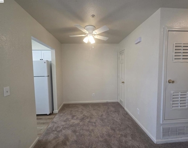 2255 Chestnut St - Photo Thumbnail 25