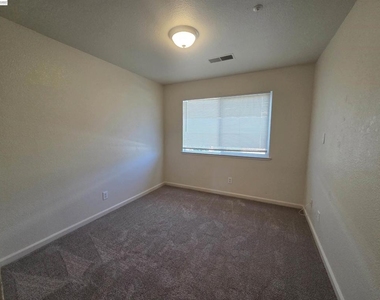 2255 Chestnut St - Photo Thumbnail 17