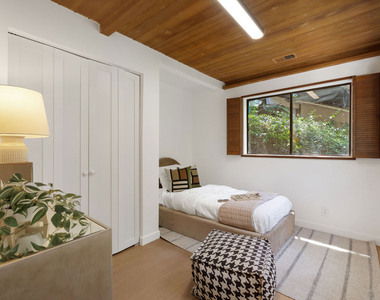 8506 Oak Court - Photo Thumbnail 16
