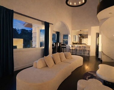 8810 Hollywood Boulevard - Photo Thumbnail 10