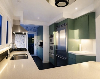 8810 Hollywood Boulevard - Photo Thumbnail 5