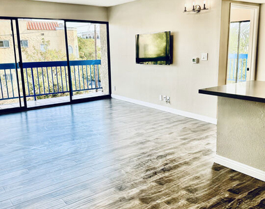 1052 S Mariposa Avenue - Photo Thumbnail 1