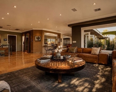 8740 W St Ives Drive - Photo Thumbnail 7