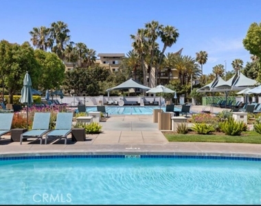 6400 Crescent Parkway - Photo Thumbnail 7