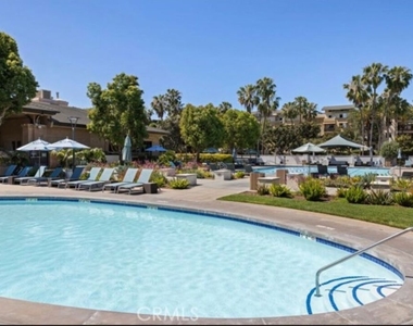 6400 Crescent Parkway - Photo Thumbnail 6