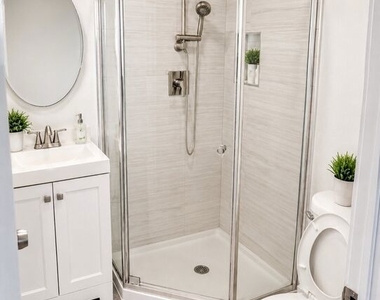 2927 S Catalina Street - Photo Thumbnail 7