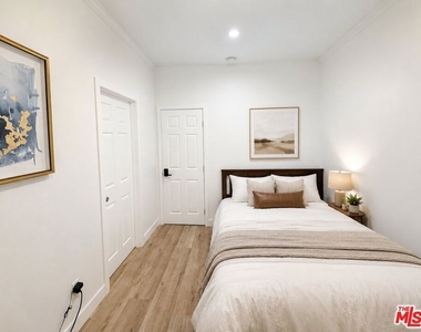 2927 S Catalina Street - Photo Thumbnail 9