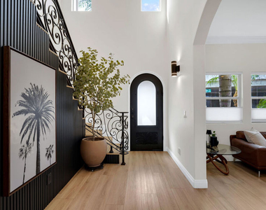 5136 Berryman Avenue - Photo Thumbnail 8