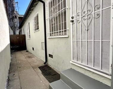 2916 Reservoir - Photo Thumbnail 12