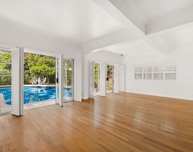 4309 Gentry Avenue - Photo Thumbnail 13