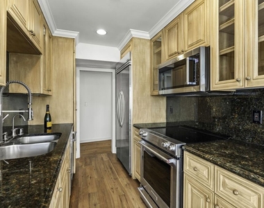 1155 N La Cienega Boulevard - Photo Thumbnail 12