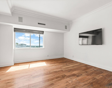 1155 N La Cienega Boulevard - Photo Thumbnail 16