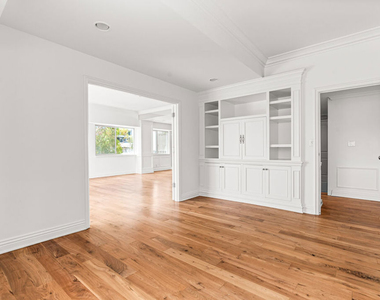 1155 N La Cienega Boulevard - Photo Thumbnail 20