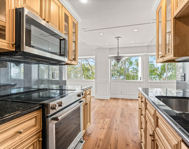 1155 N La Cienega Boulevard - Photo Thumbnail 11