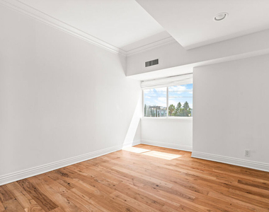 1155 N La Cienega Boulevard - Photo Thumbnail 24