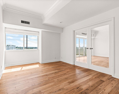 1155 N La Cienega Boulevard - Photo Thumbnail 21