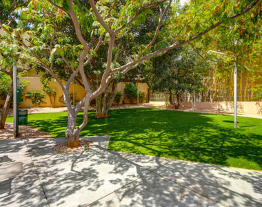 1155 N La Cienega Boulevard - Photo Thumbnail 31