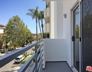 301 S Swall Drive - Photo Thumbnail 9