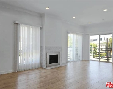 301 S Swall Drive - Photo Thumbnail 5
