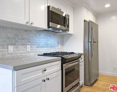 301 S Swall Drive - Photo Thumbnail 11
