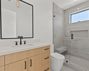 5839 Kester Avenue - Photo Thumbnail 8