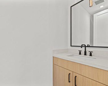 5839 Kester Avenue - Photo Thumbnail 4