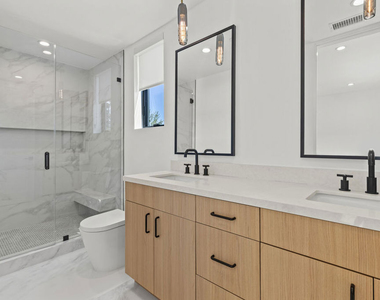 5839 Kester Avenue - Photo Thumbnail 10