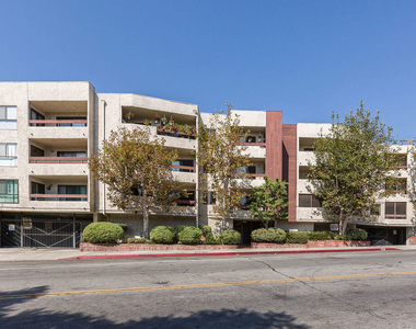 1037 N Vista Street - Photo Thumbnail 15