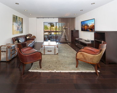 1037 N Vista Street - Photo Thumbnail 4