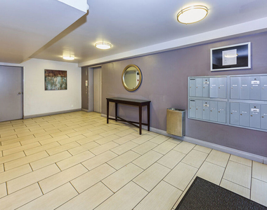 1037 N Vista Street - Photo Thumbnail 14