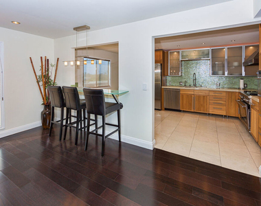 1037 N Vista Street - Photo Thumbnail 3