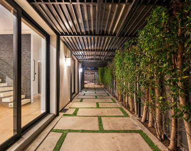 610 N Stanley Avenue - Photo Thumbnail 10