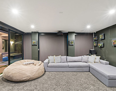 610 N Stanley Avenue - Photo Thumbnail 3