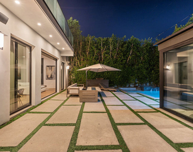 610 N Stanley Avenue - Photo Thumbnail 2