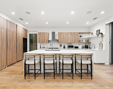 637 N Gardner Street - Photo Thumbnail 12