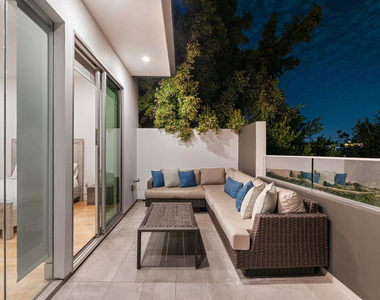 637 N Gardner Street - Photo Thumbnail 32