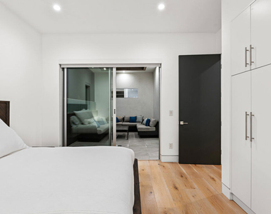 637 N Gardner Street - Photo Thumbnail 26