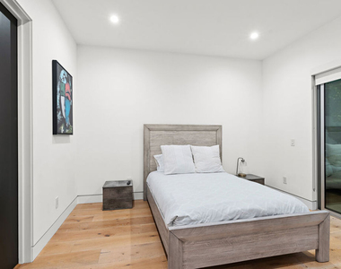637 N Gardner Street - Photo Thumbnail 29