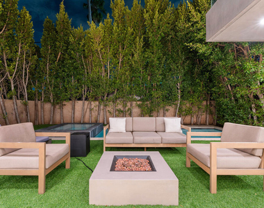 637 N Gardner Street - Photo Thumbnail 4