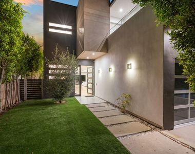 637 N Gardner Street - Photo Thumbnail 6
