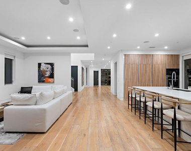 637 N Gardner Street - Photo Thumbnail 8