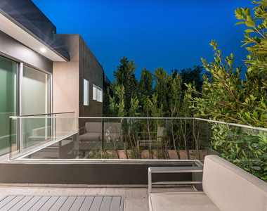 637 N Gardner Street - Photo Thumbnail 24