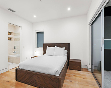 637 N Gardner Street - Photo Thumbnail 25