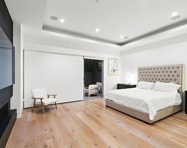 637 N Gardner Street - Photo Thumbnail 18
