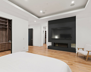 637 N Gardner Street - Photo Thumbnail 20