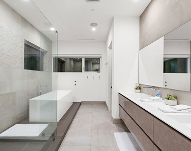 637 N Gardner Street - Photo Thumbnail 21