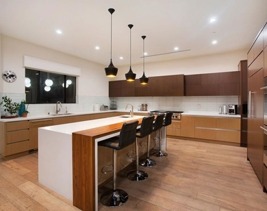 736 N Curson Avenue - Photo Thumbnail 17