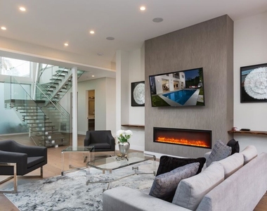 721 N Spaulding Avenue - Photo Thumbnail 4
