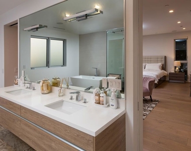 721 N Spaulding Avenue - Photo Thumbnail 20