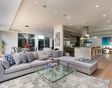 721 N Spaulding Avenue - Photo Thumbnail 10